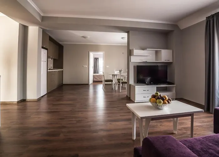 Aparthotel Macon Wellness & 3*